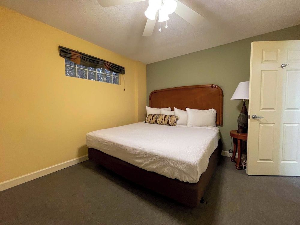 Standard Condo, 2 Bedrooms, Kitchen, Partial Ocean View