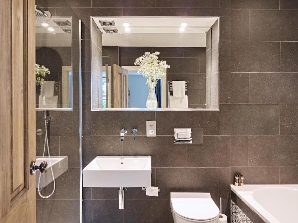 Cotswold Grange Luxury Double Room 5