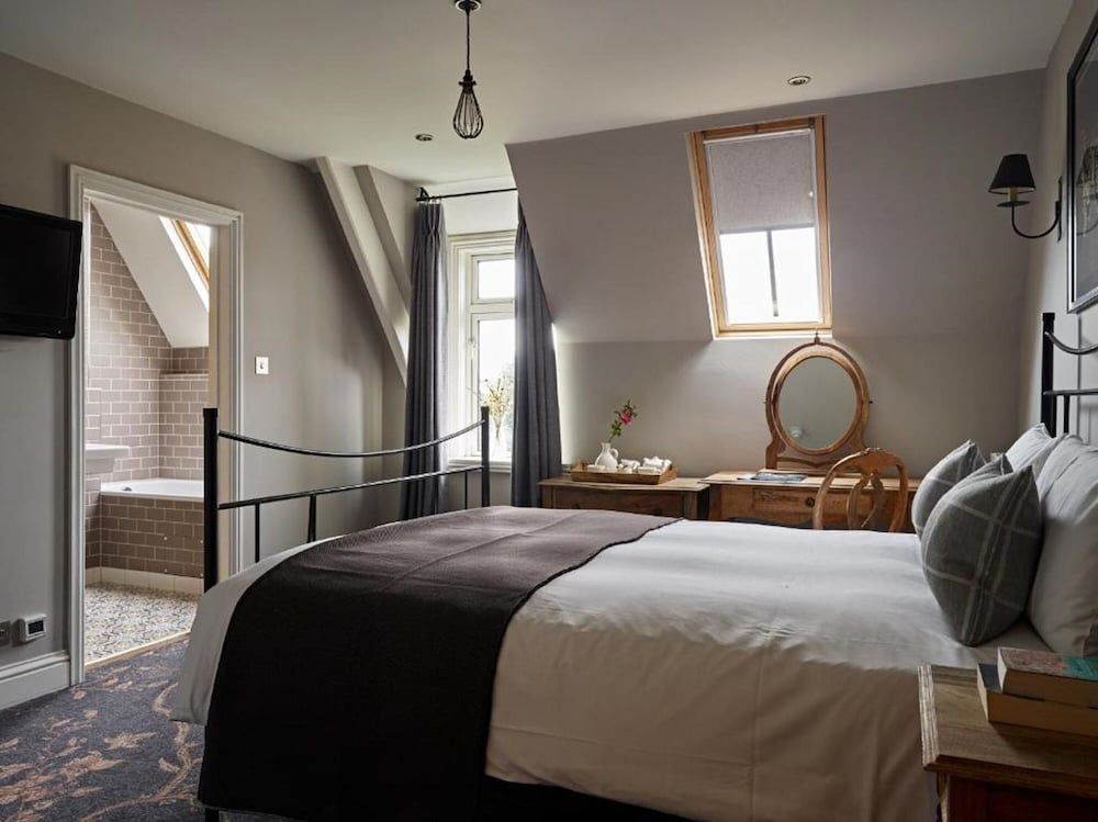 Cotswold Grange Deluxe Double Room 2