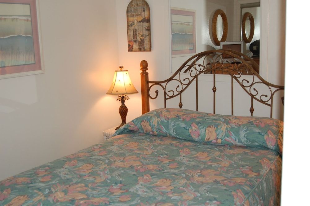 1 Bedroom Condo