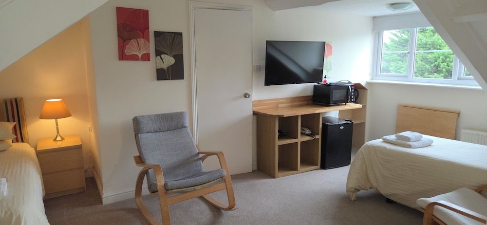 The Edward Hotel Triple Room 3