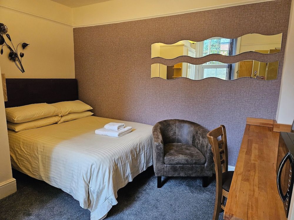 The Edward Hotel Single Room 4