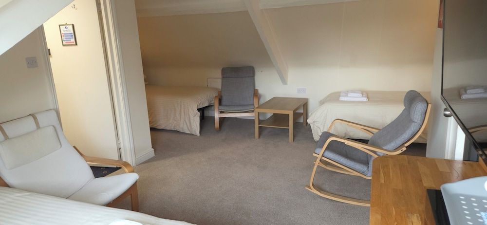 The Edward Hotel Triple Room 4