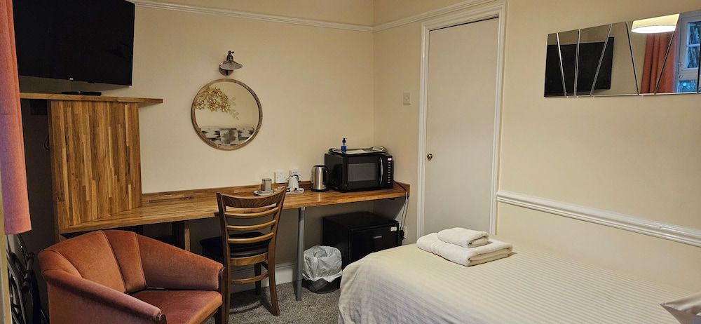 The Edward Hotel Single Room 2