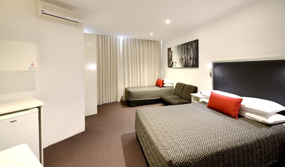 Atlantic Tower Motor Inn 1st floor Atlantic Room 9