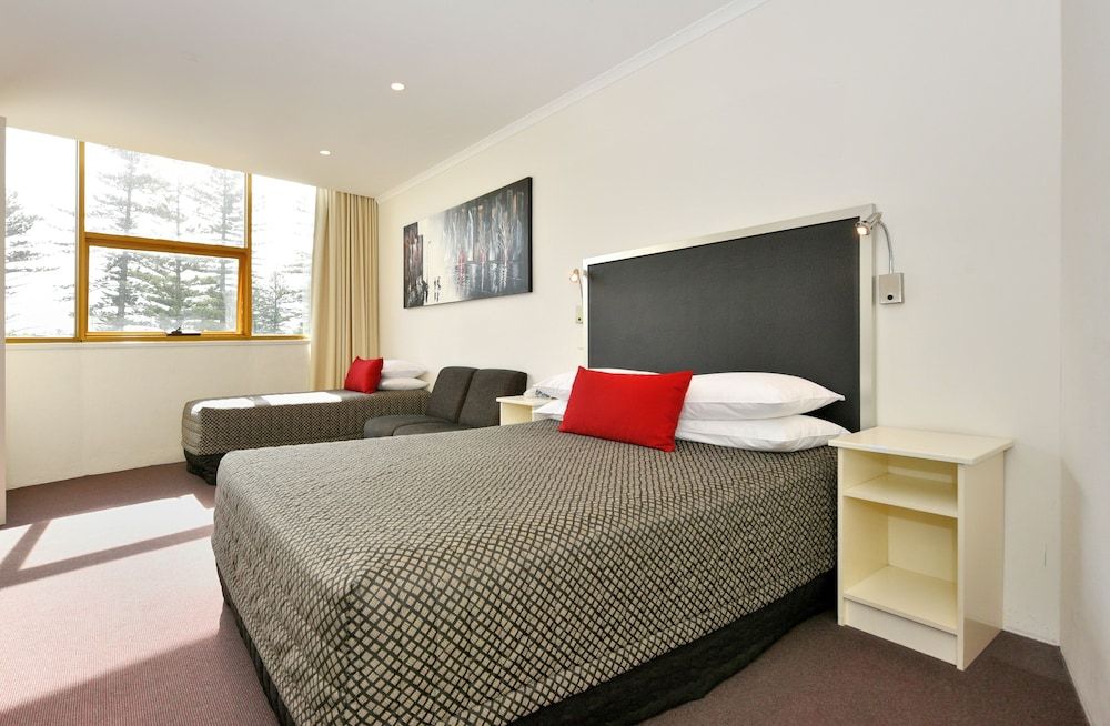 Atlantic Tower Motor Inn 1st floor Atlantic Room 4