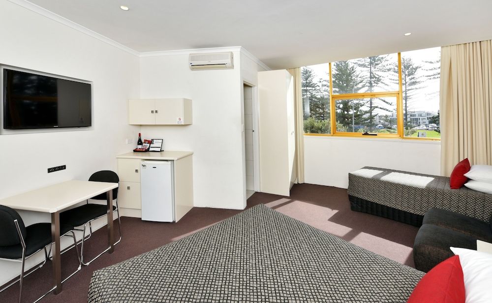 Atlantic Tower Motor Inn 1st floor Atlantic Room 11