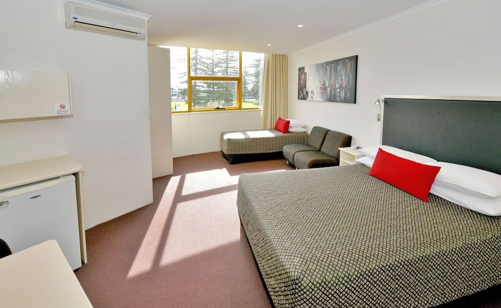 Atlantic Tower Motor Inn 1st floor Atlantic Room 3