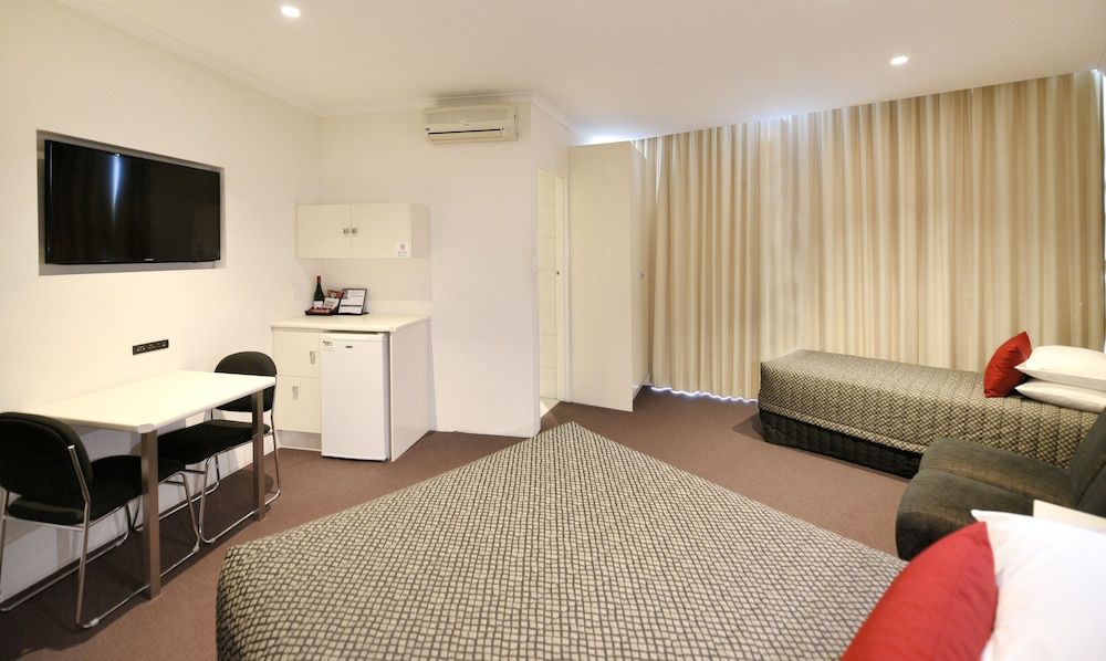 Atlantic Tower Motor Inn 1st floor Atlantic Room 8