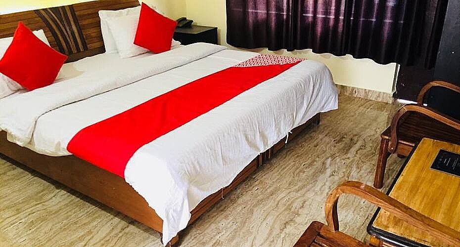 Hotel Om Palace Semi Deluxe Room 2