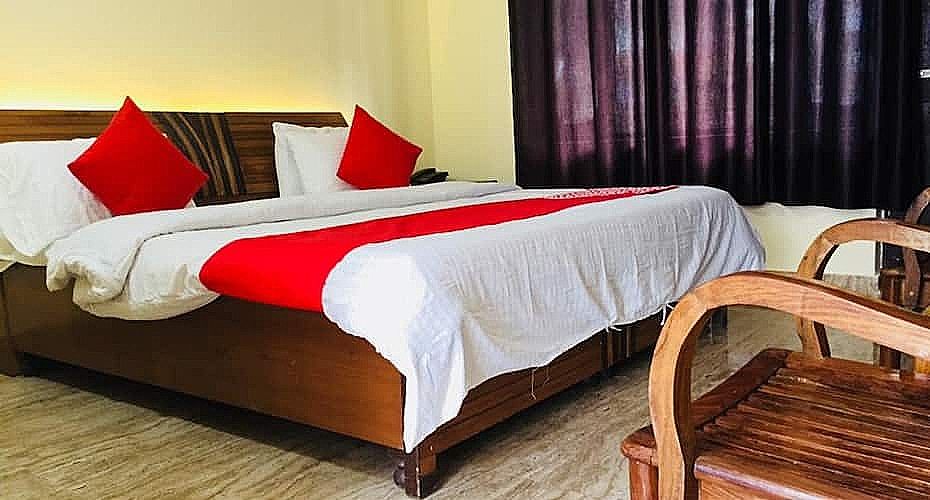 Hotel Om Palace Semi Deluxe Room