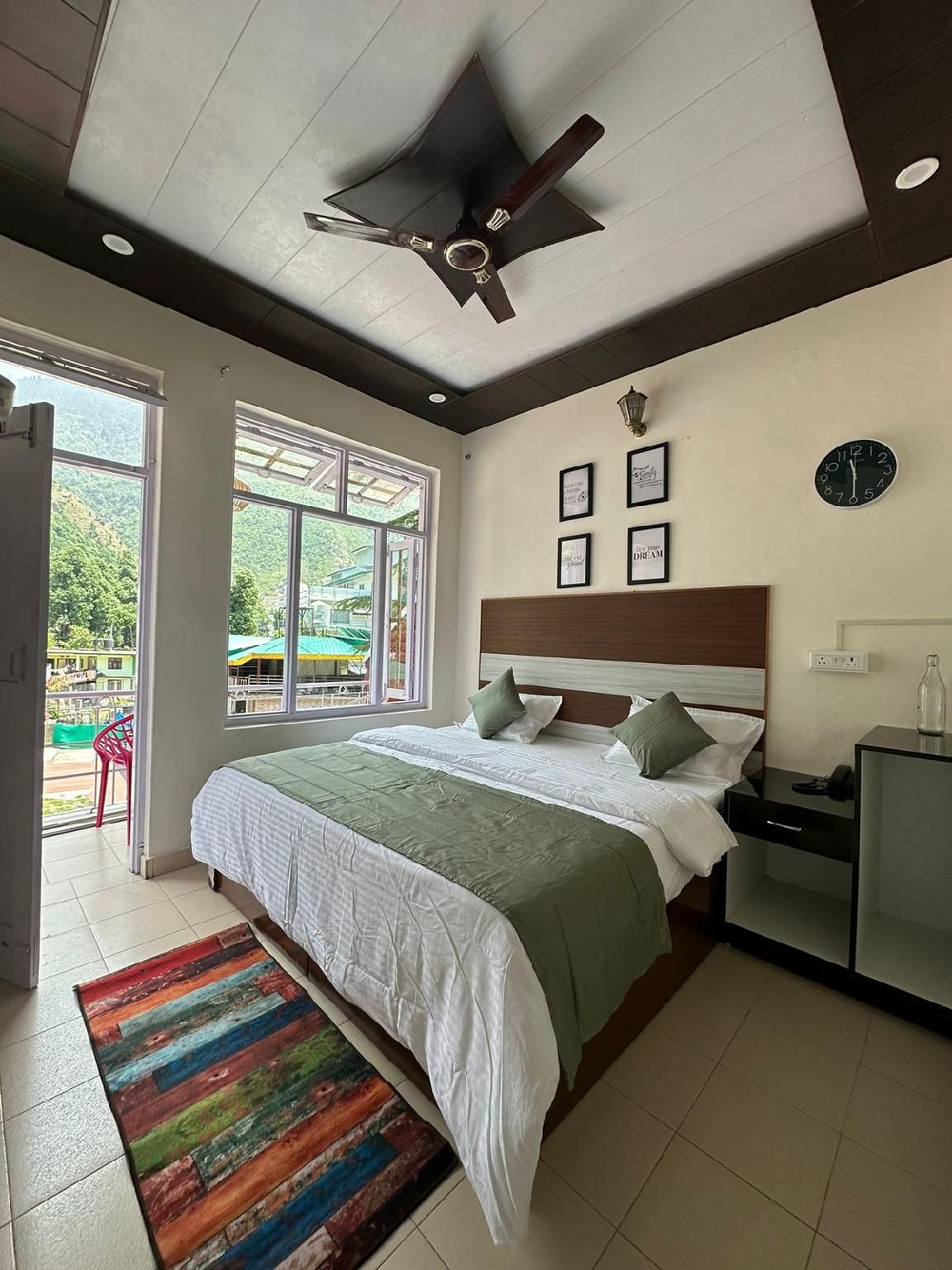 The Green View Deluxe Room with Balcony 2