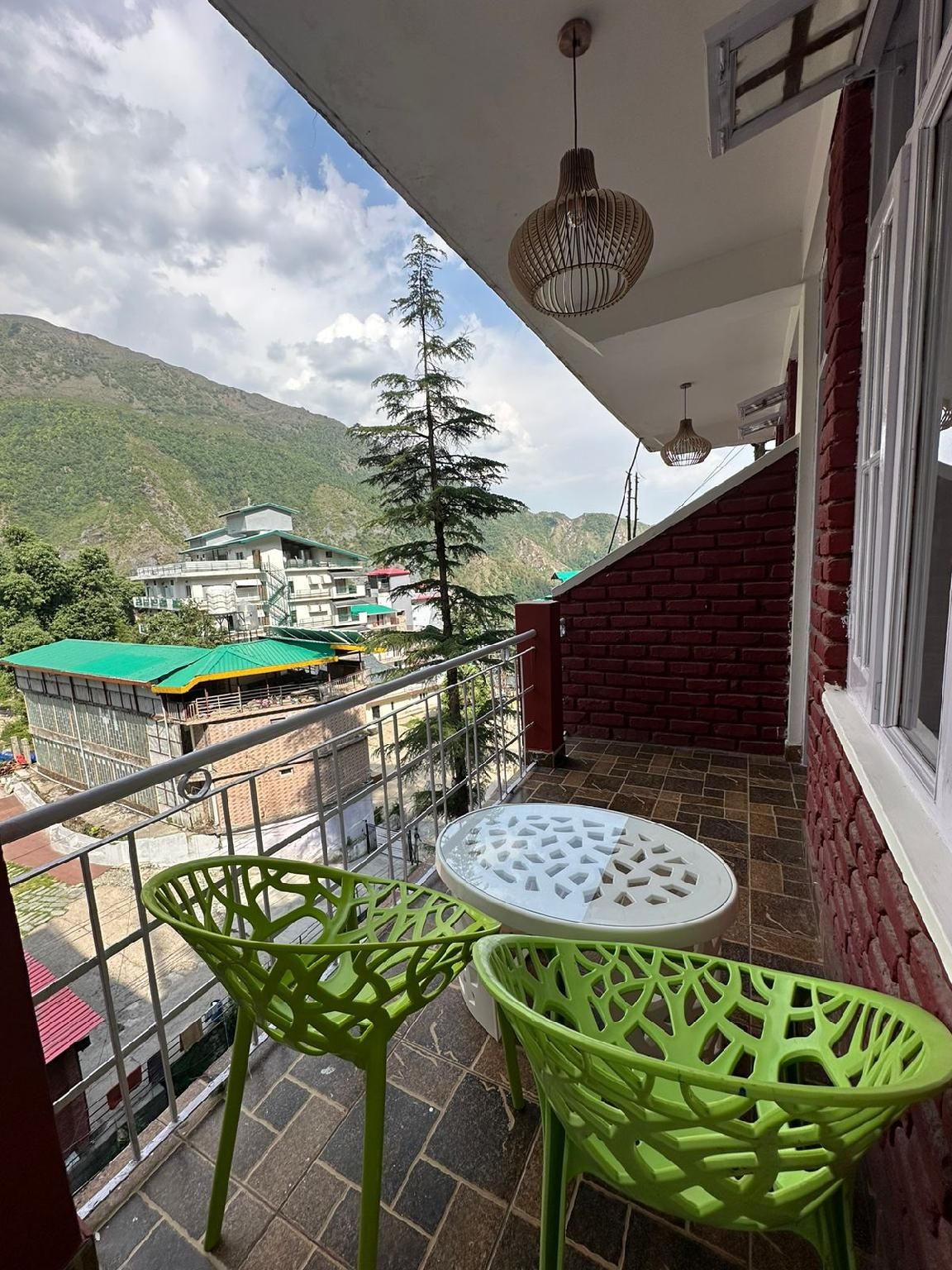 The Green View Deluxe Room with Balcony 3