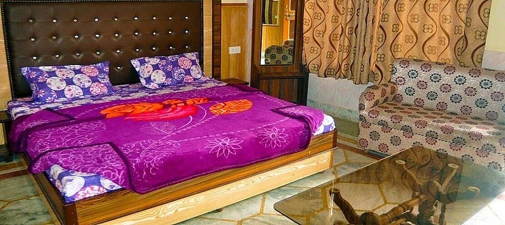 Hotel Himalayan Paradise Deluxe Room 6