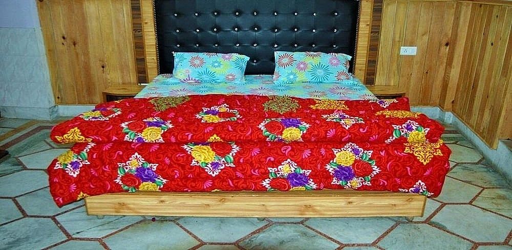 Hotel Himalayan Paradise Deluxe Room 2