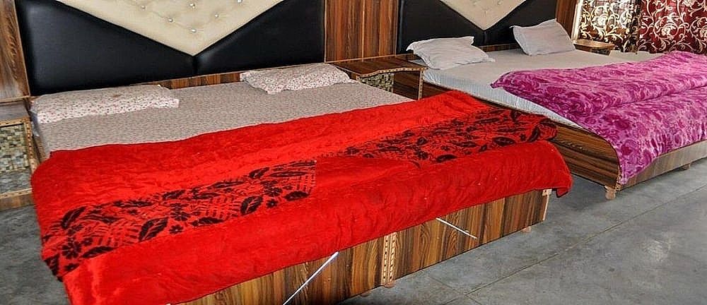 Hotel Himalayan Paradise Deluxe Room 11