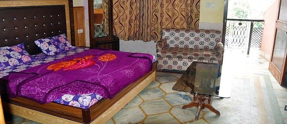 Hotel Himalayan Paradise Deluxe Room 10