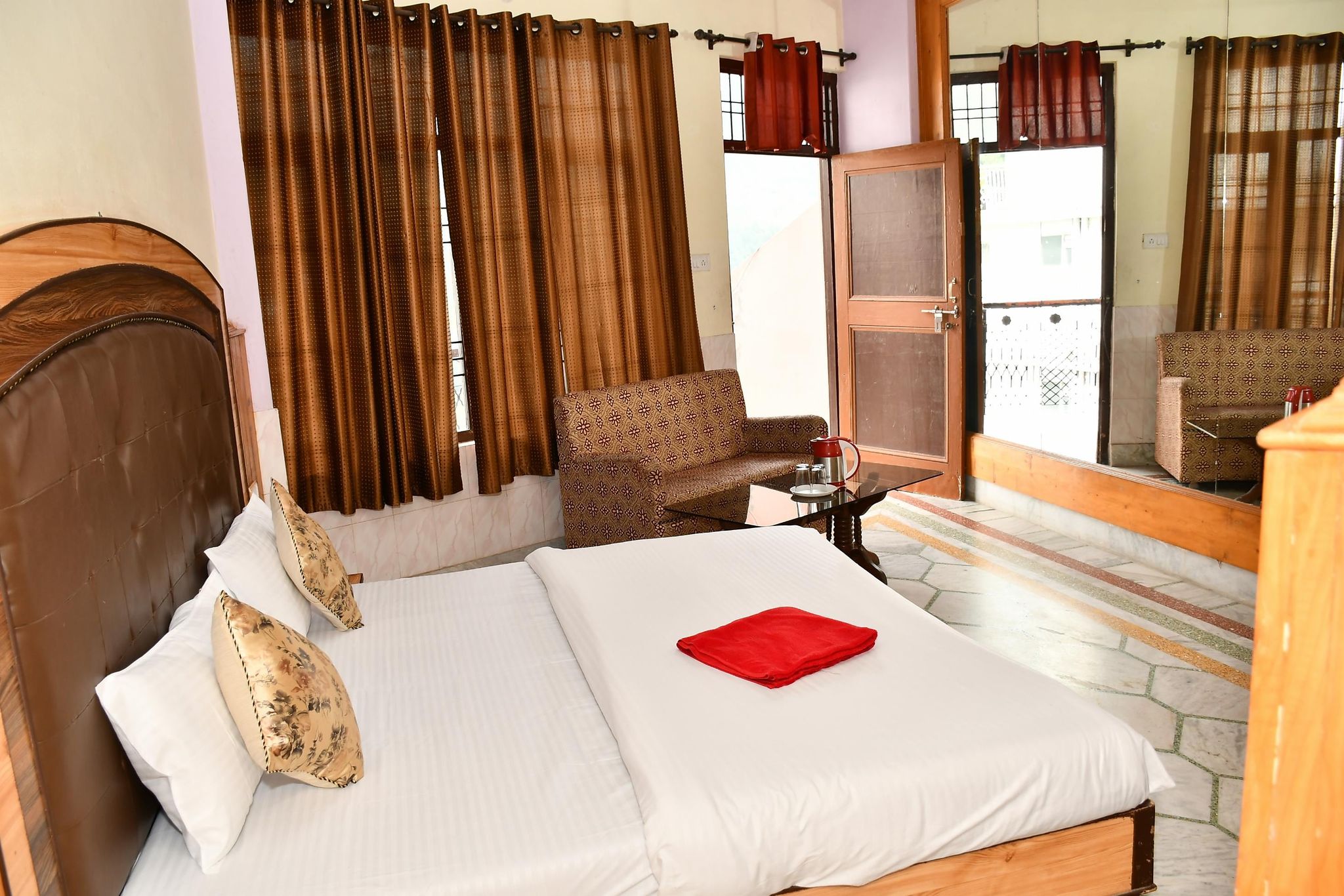 Hotel Himalayan Paradise Deluxe Room 18