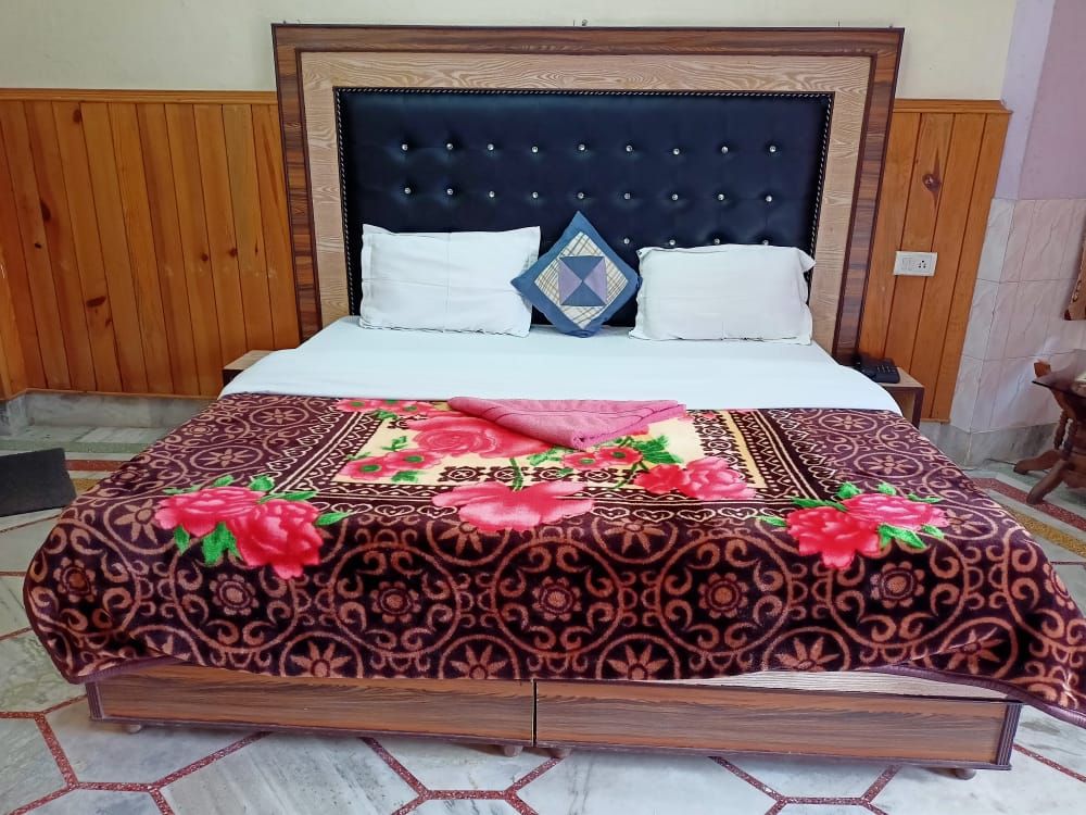 Hotel Himalayan Paradise Deluxe Room 22