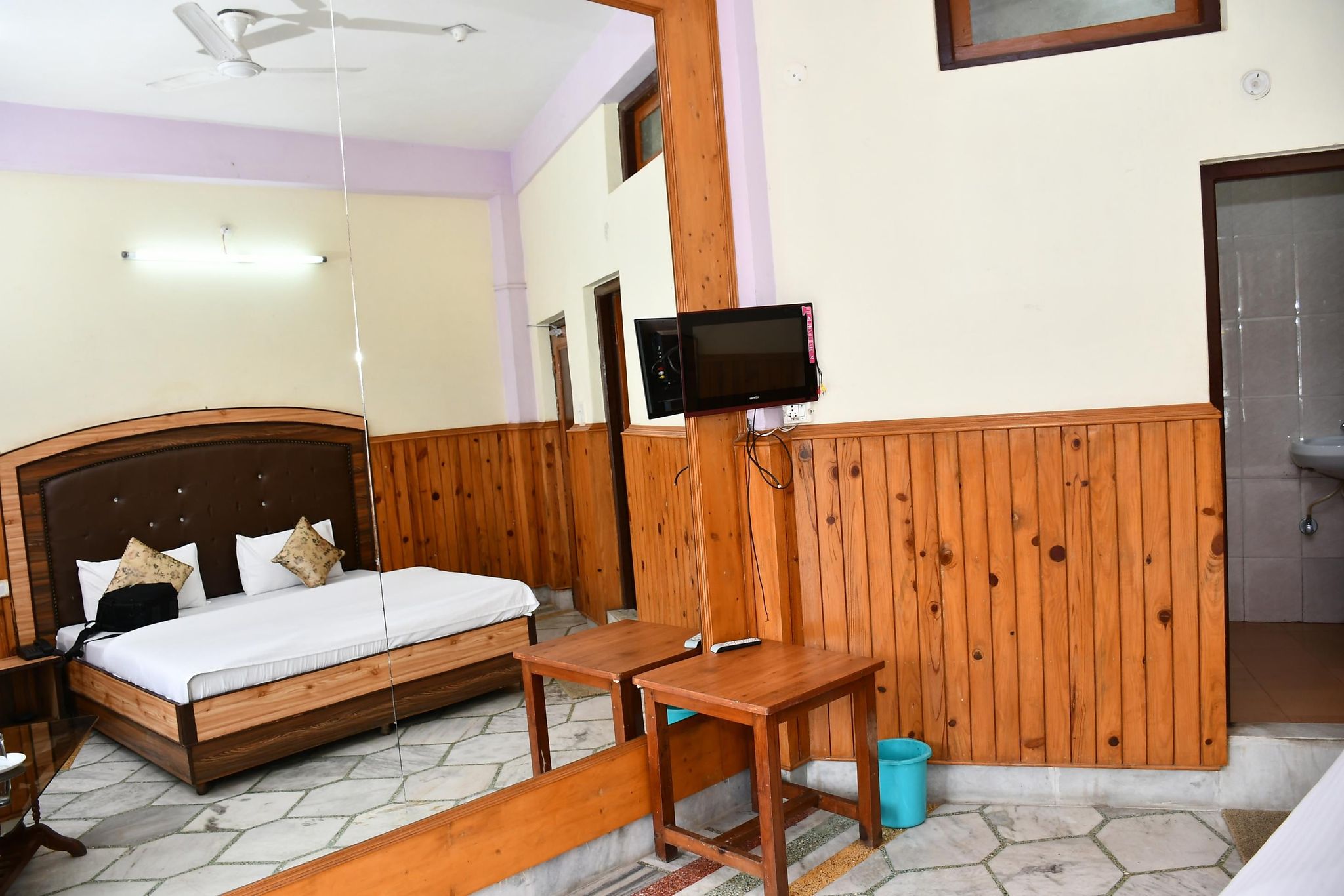 Hotel Himalayan Paradise Deluxe Room 27