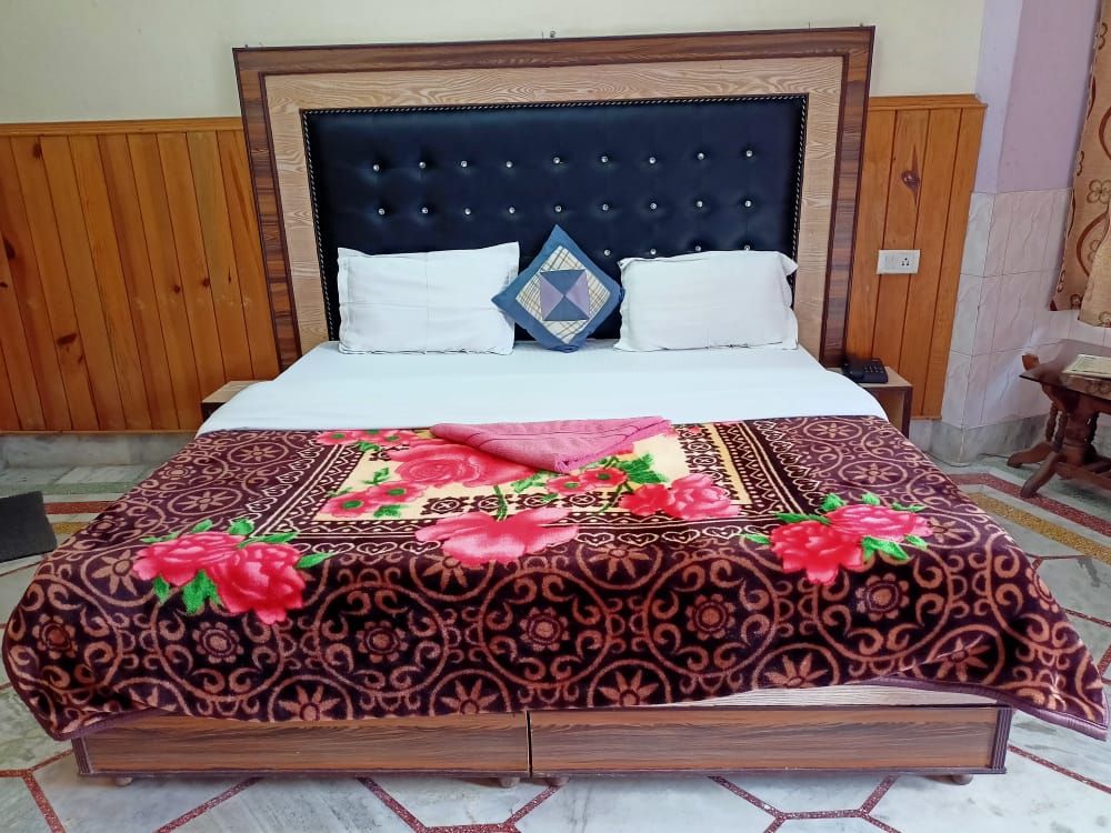 Hotel Himalayan Paradise Deluxe Room 24