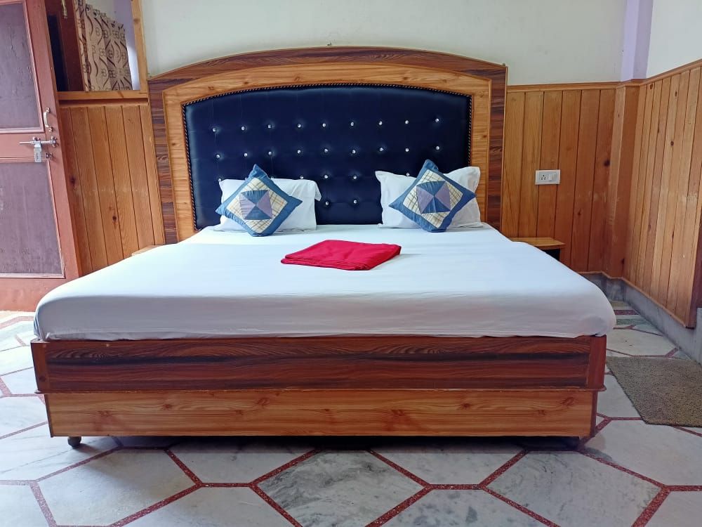 Hotel Himalayan Paradise Deluxe Room 15