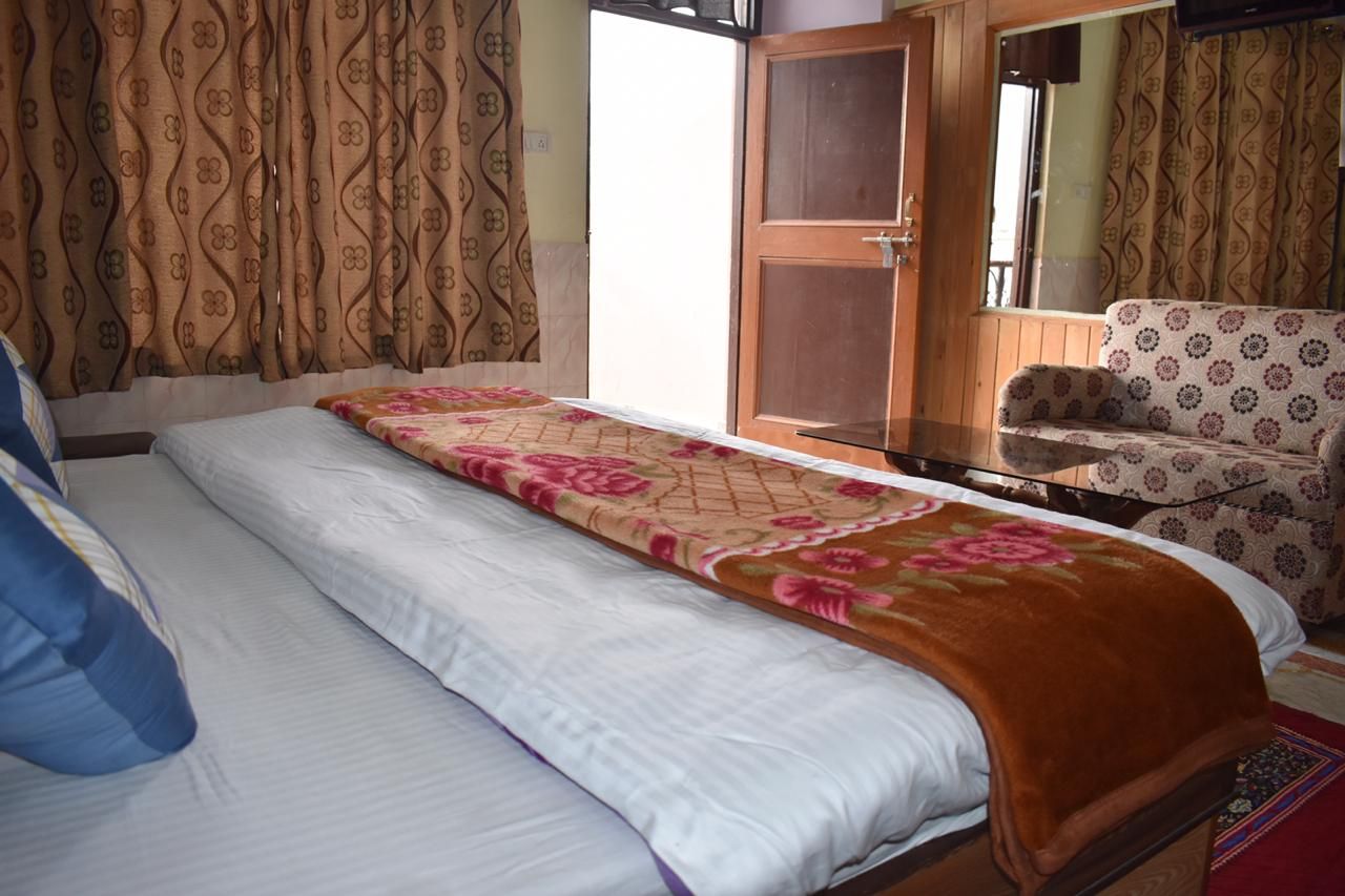 Hotel Himalayan Paradise Deluxe Room 14