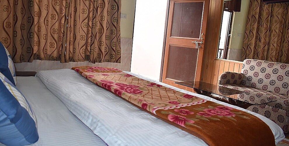 Hotel Himalayan Paradise Deluxe Room 4