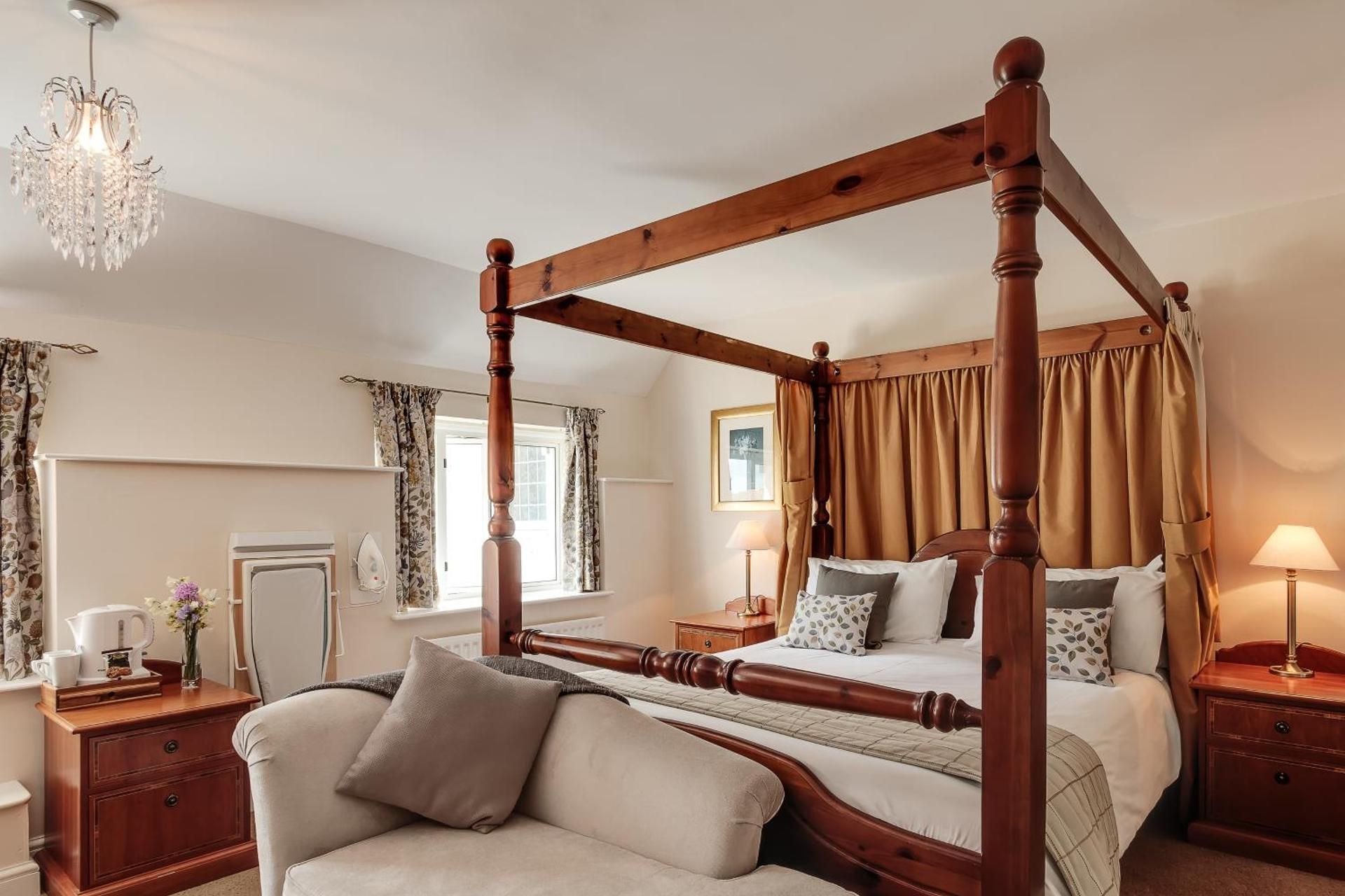 The Lordleaze Hotel And Restaurant Double Room with Four Poster Bed 3
