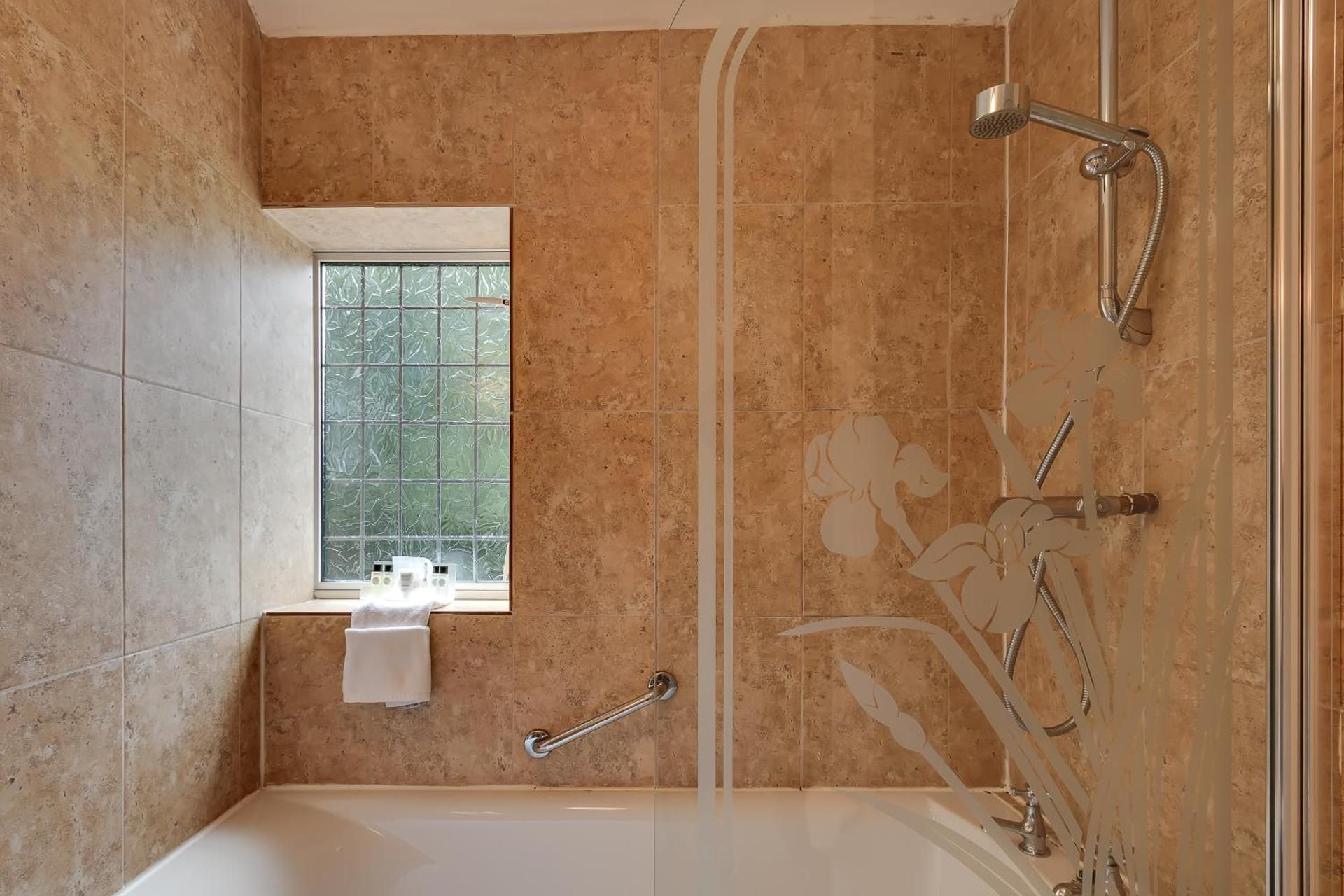 The Lordleaze Hotel And Restaurant Double Room with Four Poster Bed 6