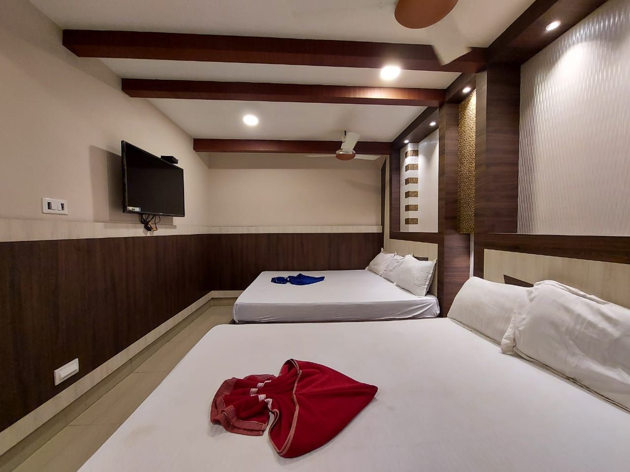 DELUX FOUR BEDED SUITE AC