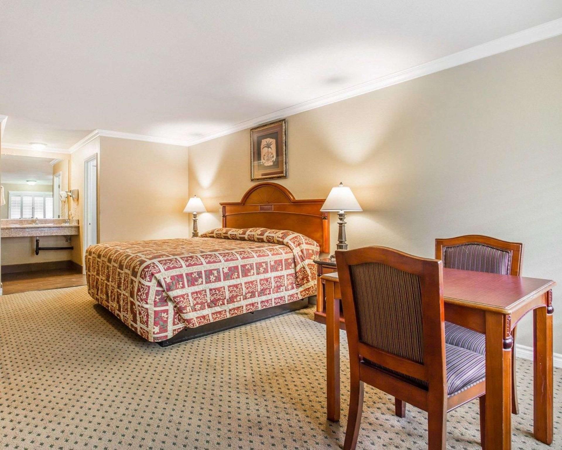 Rodeway Inn Artesia Cerritos 1 King Bed, Smoking