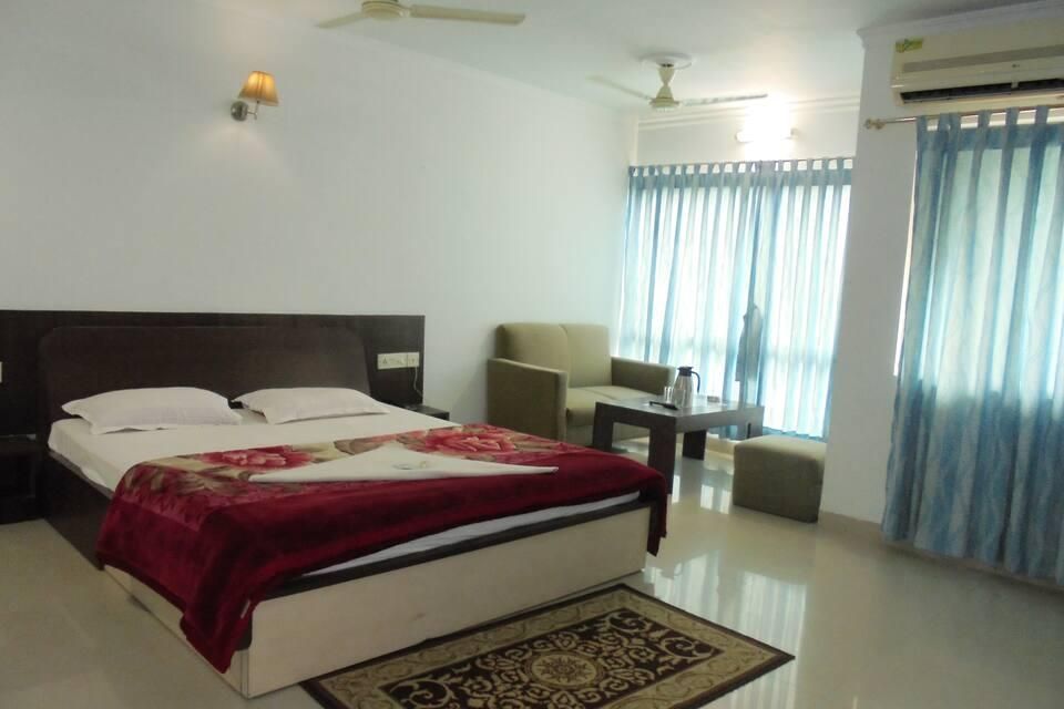 Hotel Greenland Inn Super Deluxe AC Room