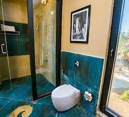 Standlone Cottage Bathroom