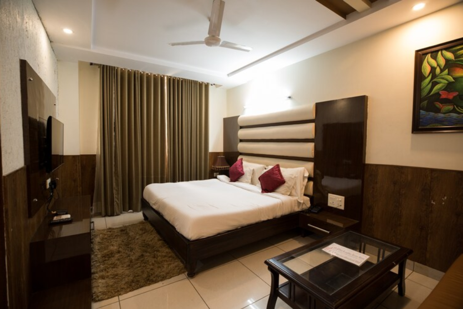 Hotel Razia Inn Deluxe Room with Free Wi-fi