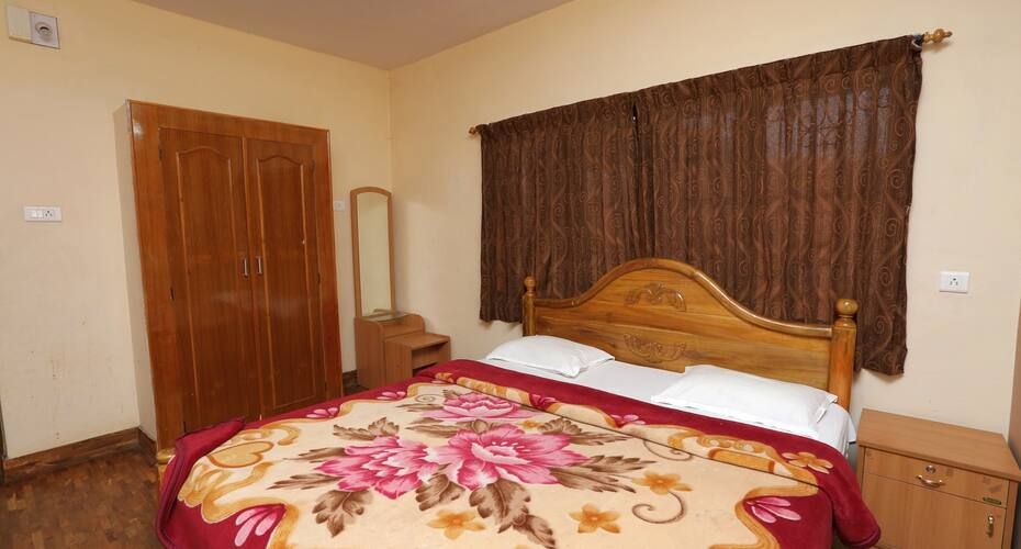 Deluxe Double Bedroom