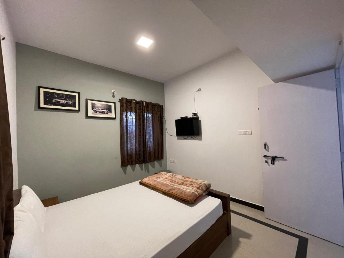 Ganga's Sri Balaji Cottage One Bed room With Balcony 2