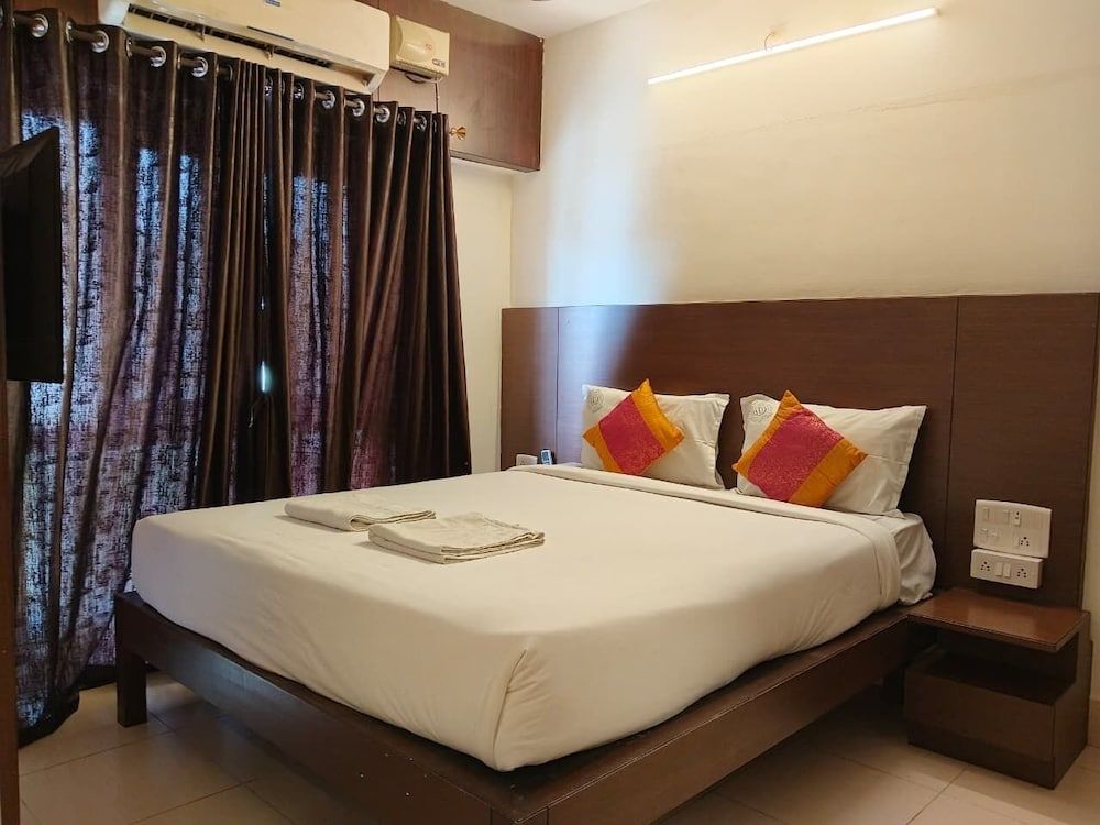 undefined PRATHAM INN BY DOWNTOWN HOTELS 9