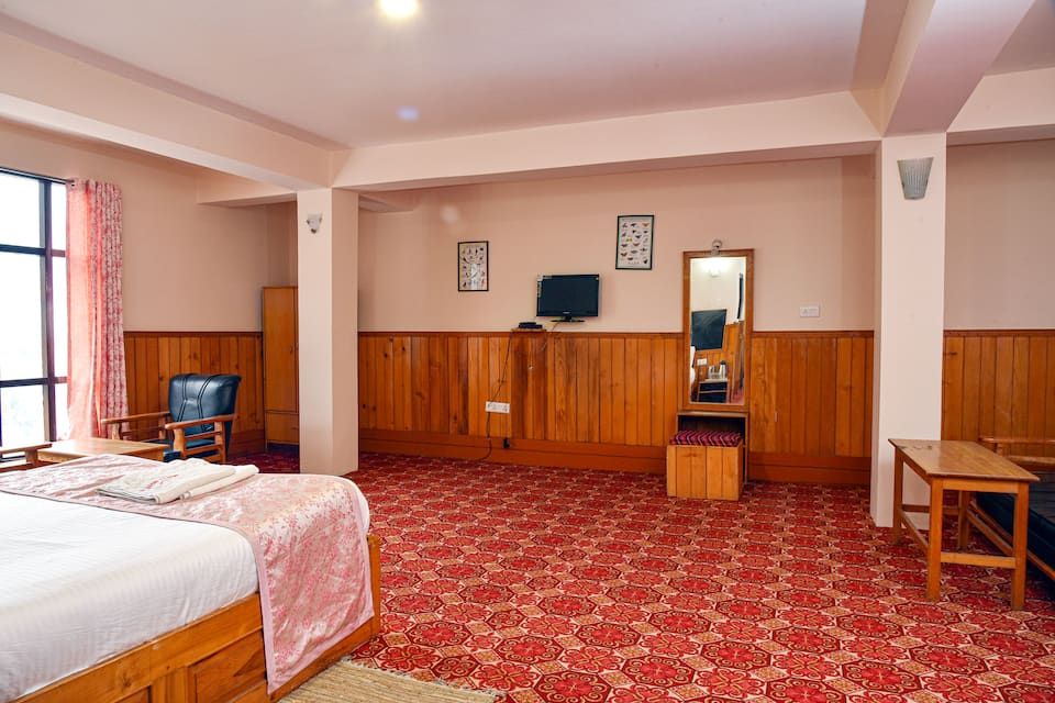 Rufina Royal Lachung Premium Room 4