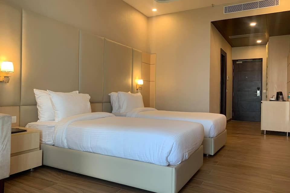 Deluxe Twin Bed Room