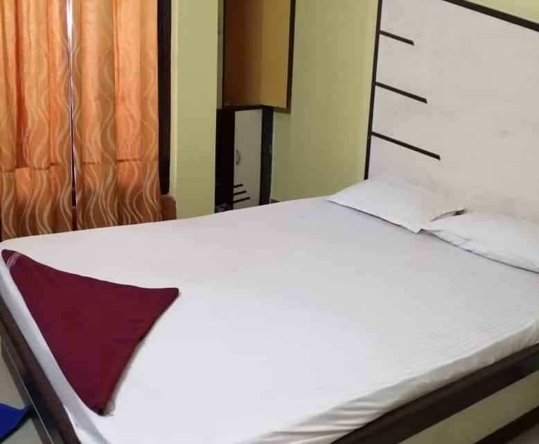 Hotel Larica Deluxe Double NON AC Room 2