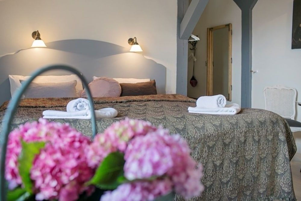 Studio, 1 Double or 2 Twin Beds
