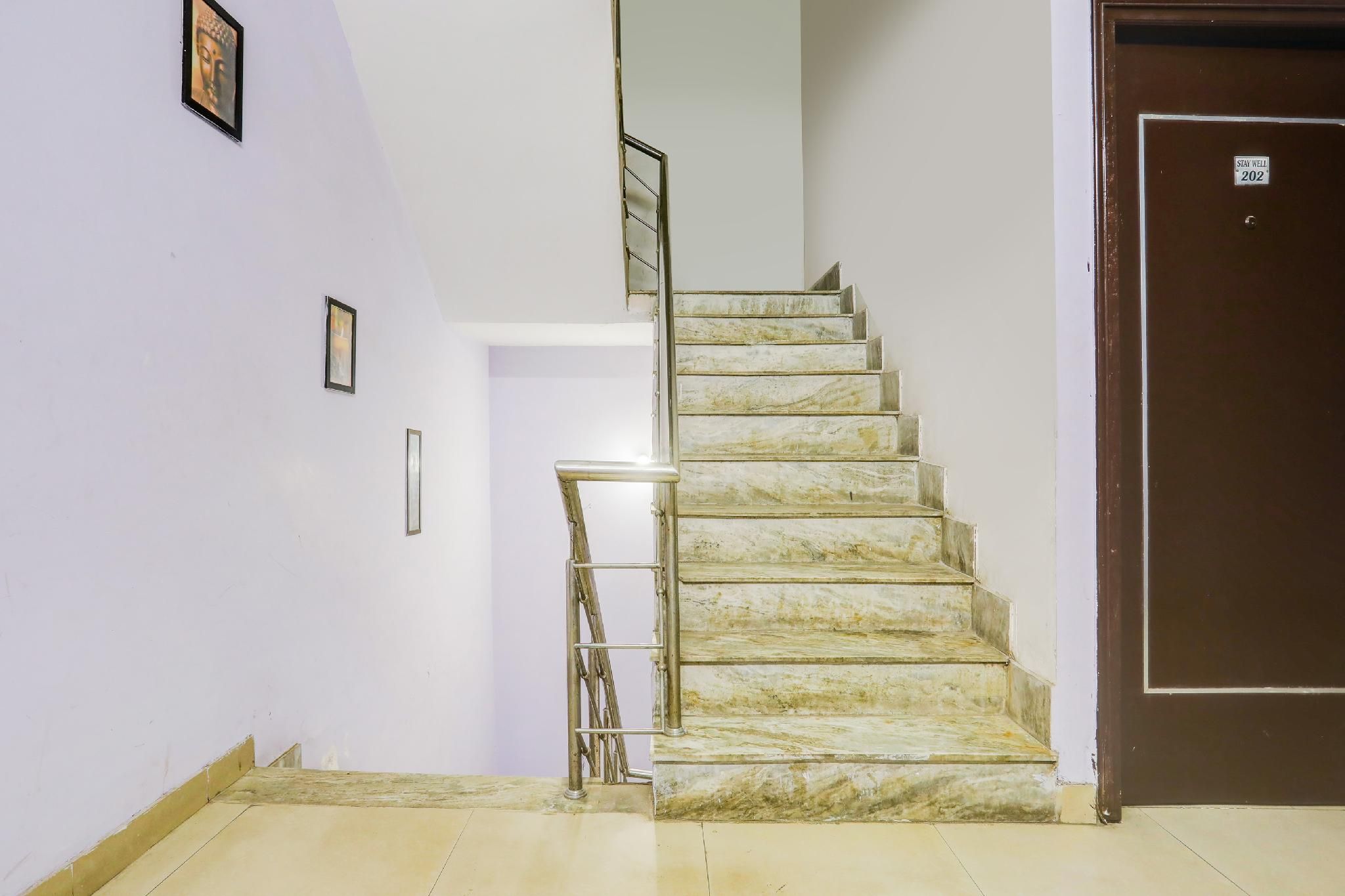 undefined Hotel O STAY WELL 3