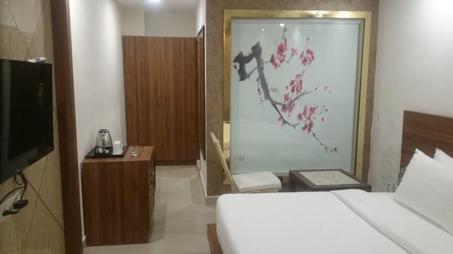 Hotel Melody ( A unit of Hotel Myzone ) Deluxe Room  4