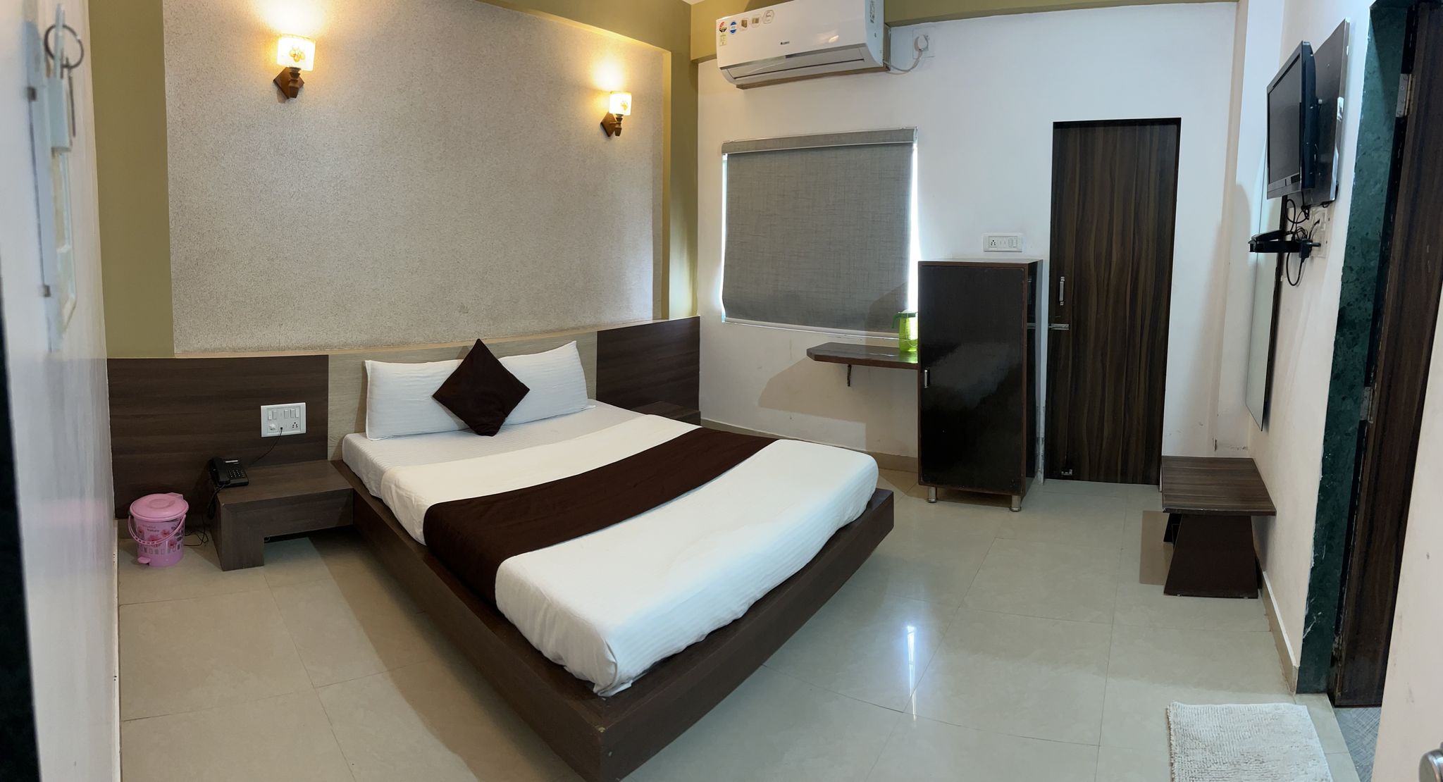 Hotel Somnath Atithigruh Double Bed Non AC Room 2