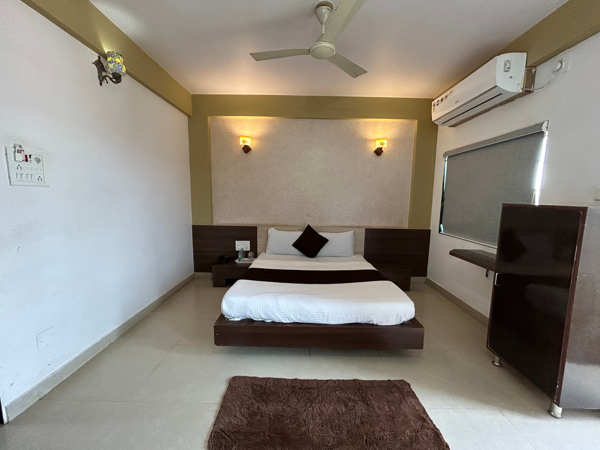 Hotel Somnath Atithigruh Double Bed Non AC Room 6