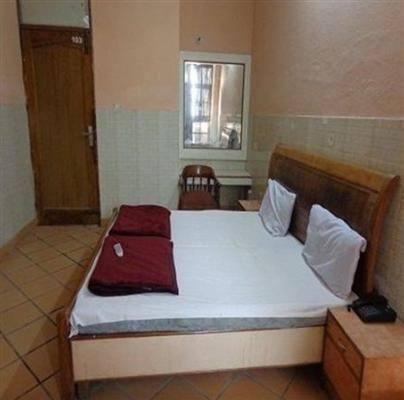 undefined Hotel Royal Inn 4