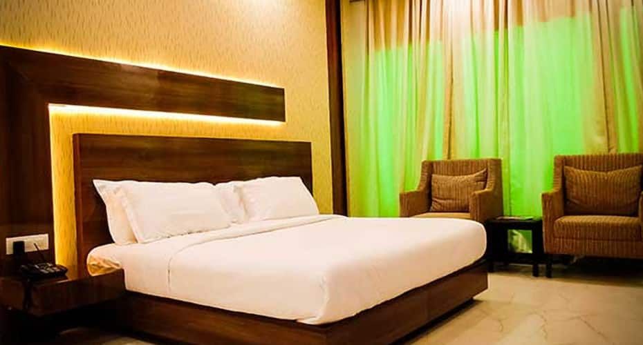 Hotel Sobti Plaza Deluxe Room city view 