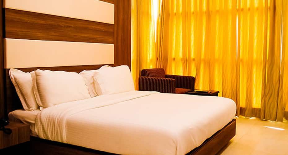 Hotel Sobti Plaza Deluxe Room city view  2