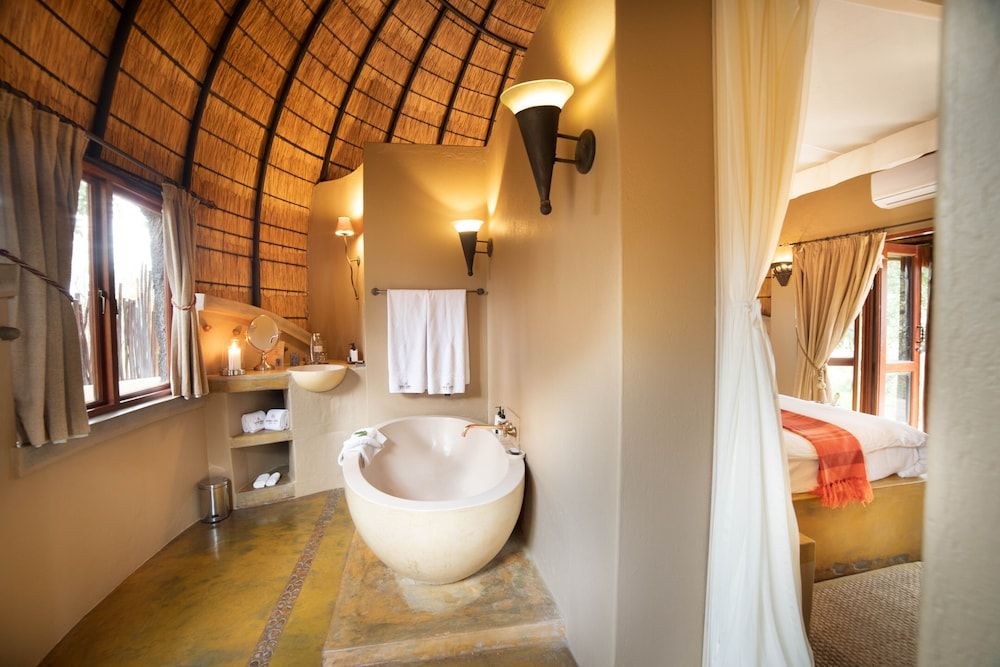 Hoyo Hoyo Safari Lodge Suite, 1 Double Bed 4